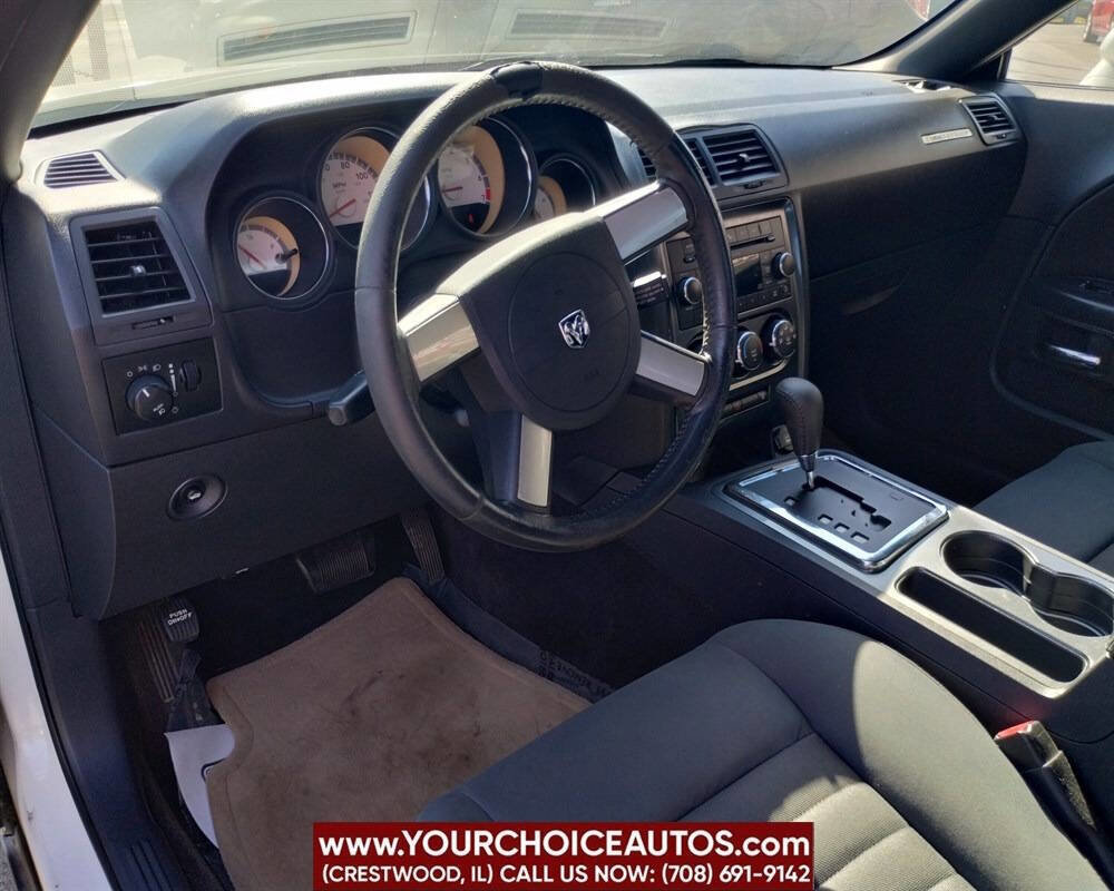 Used 2010 Dodge Challenger SE image 13