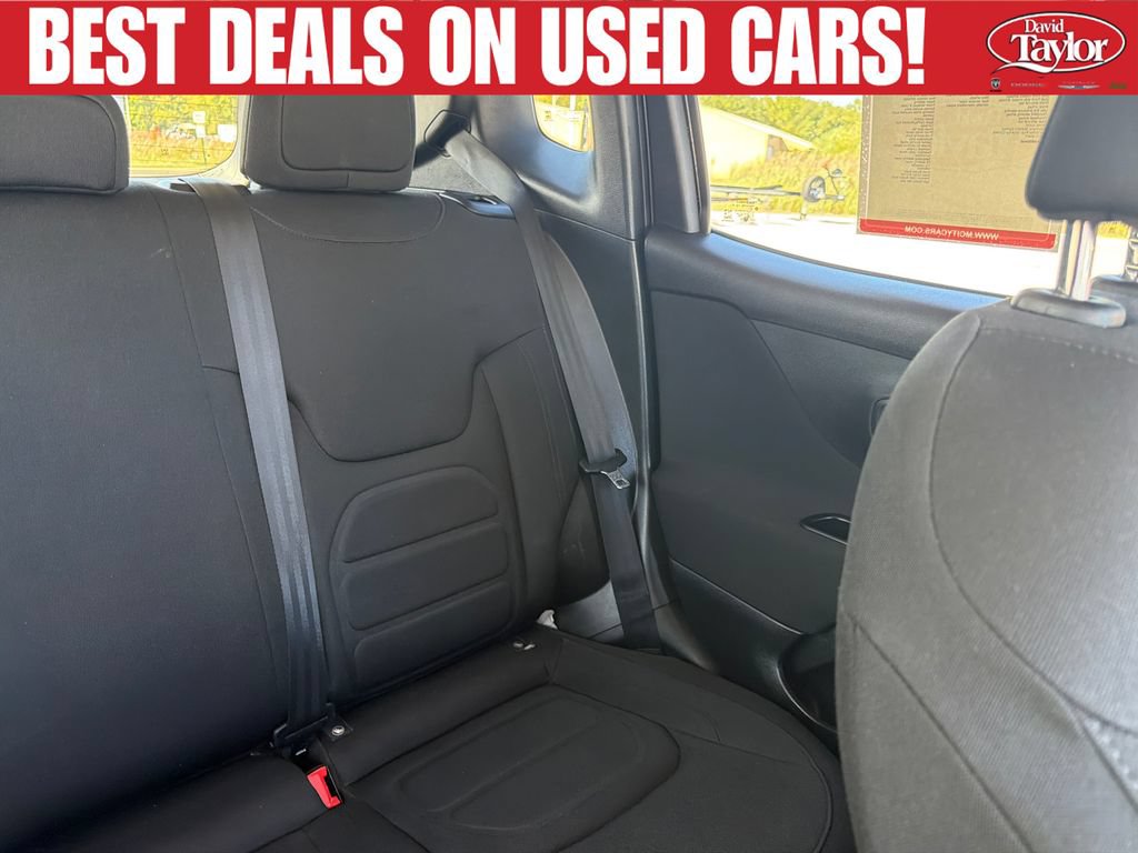Used 2018 Jeep Renegade Latitude FWD image 28