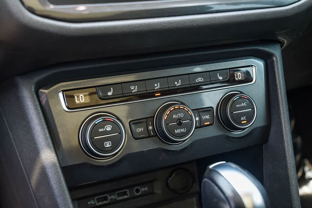 Used 2020 Volkswagen Tiguan SE w/ Panoramic Sunroof Package FWD image 21