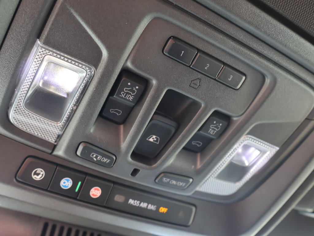 Used 2024 Chevrolet Silverado 1500 High Country w/ High Country Premium Package AWD/4WD image 32