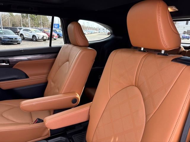 Used 2024 Toyota Highlander Platinum image 28