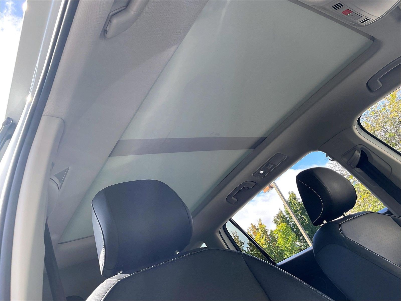 Certified 2023 Volkswagen Tiguan SE FWD image 29