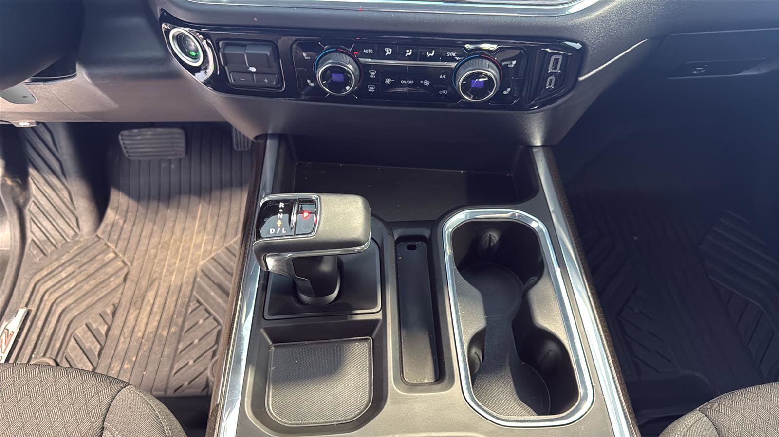 Used 2025 Chevrolet Silverado 1500 LT Trail Boss w/ Convenience Package II AWD/4WD image 22