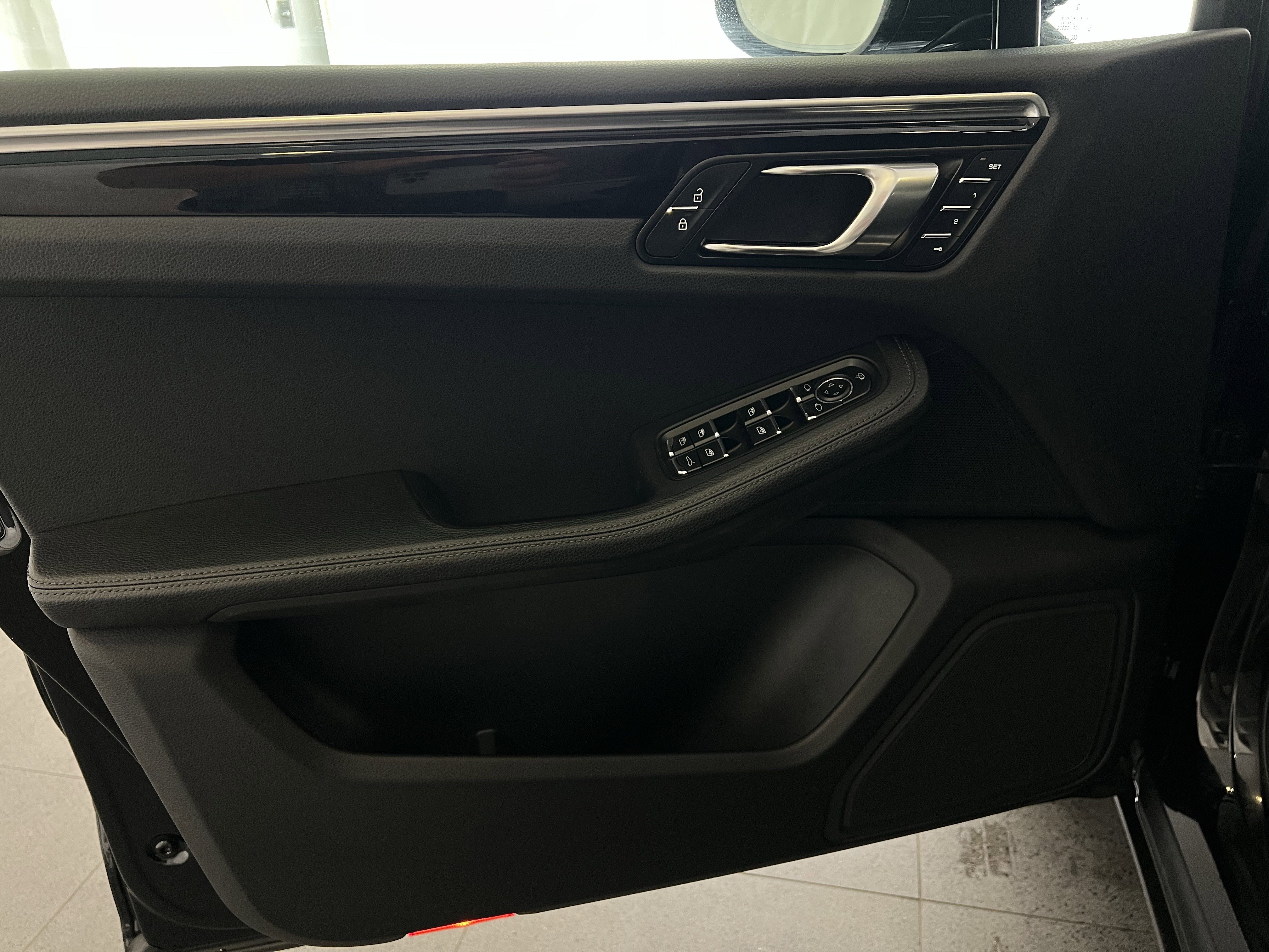 Certified 2023 Porsche Macan S image 15