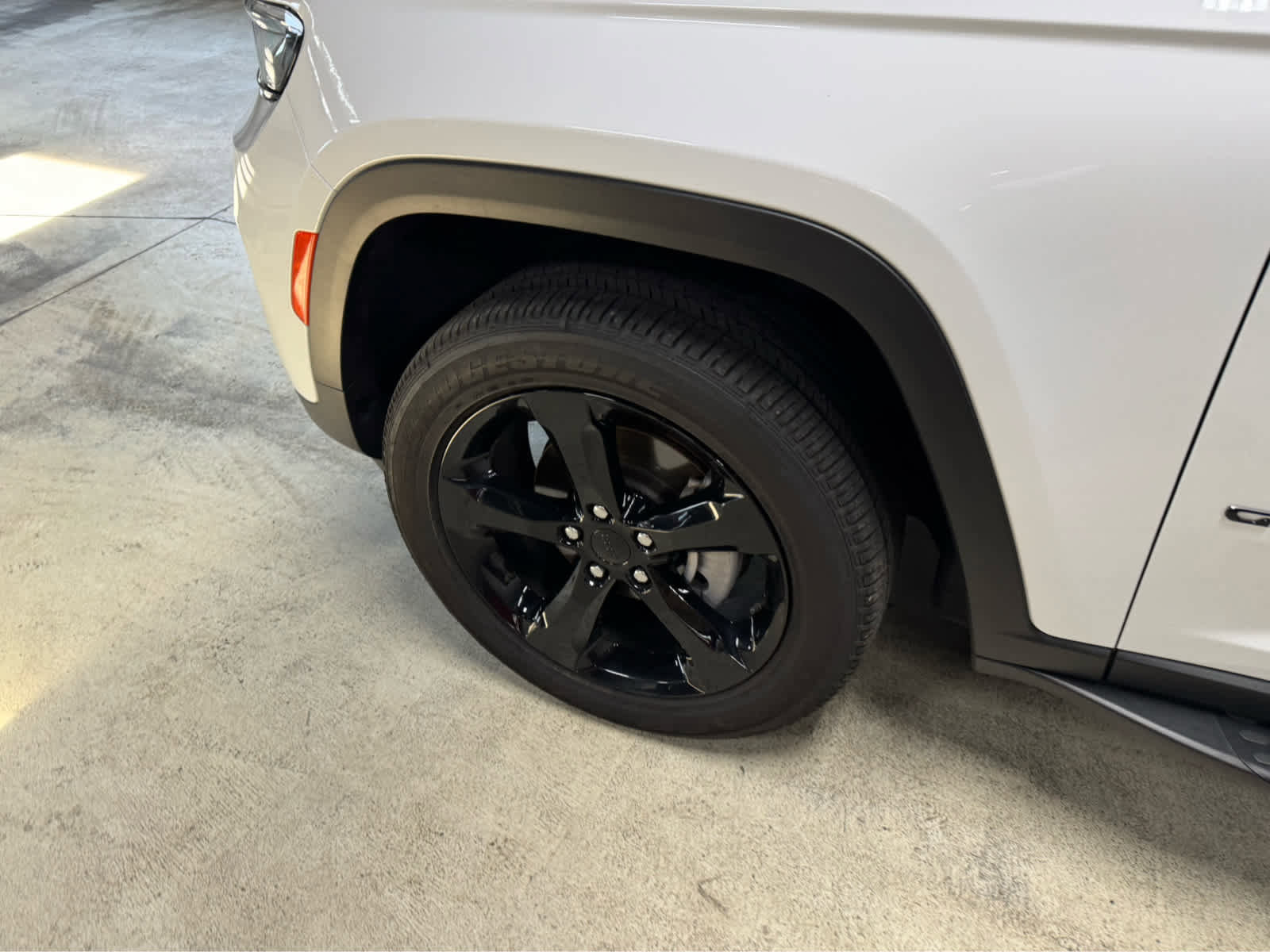 Certified 2024 Jeep Grand Cherokee Altitude image 9