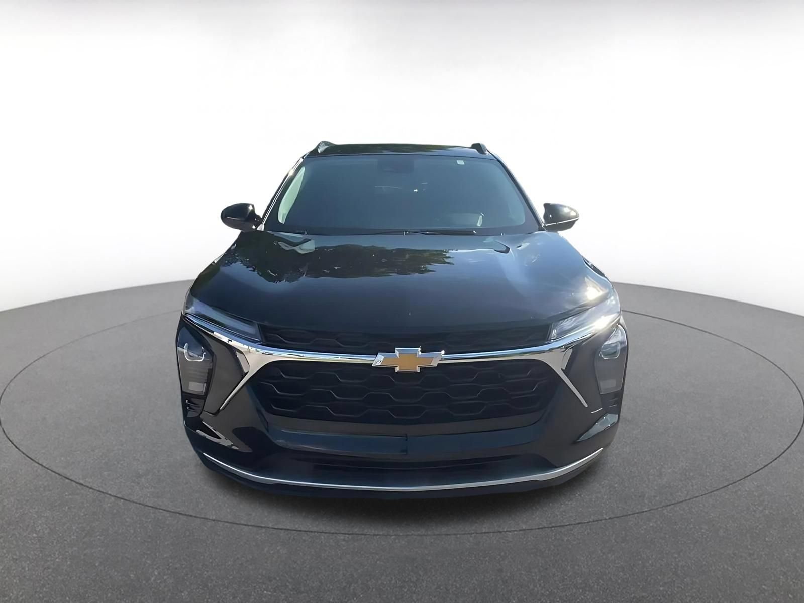 Used 2025 Chevrolet Trax LT FWD image 4