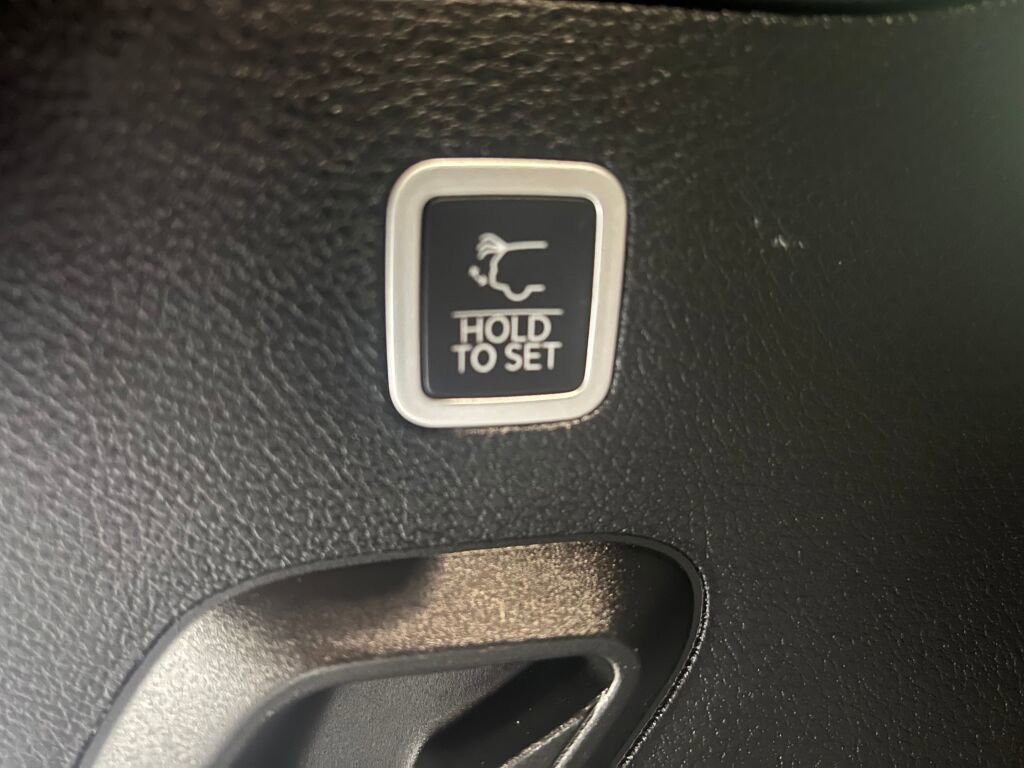 Used 2022 Jeep Wagoneer Series III w/ Flexible Seating Group image 23