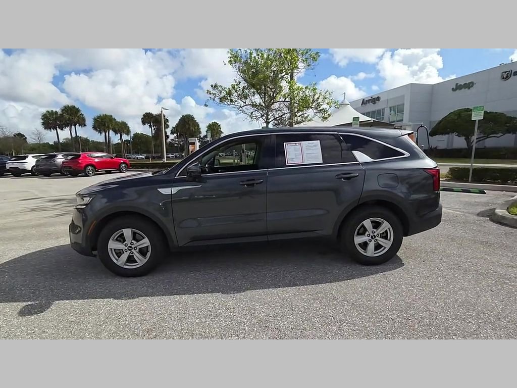 Used 2022 Kia Sorento LX image 38