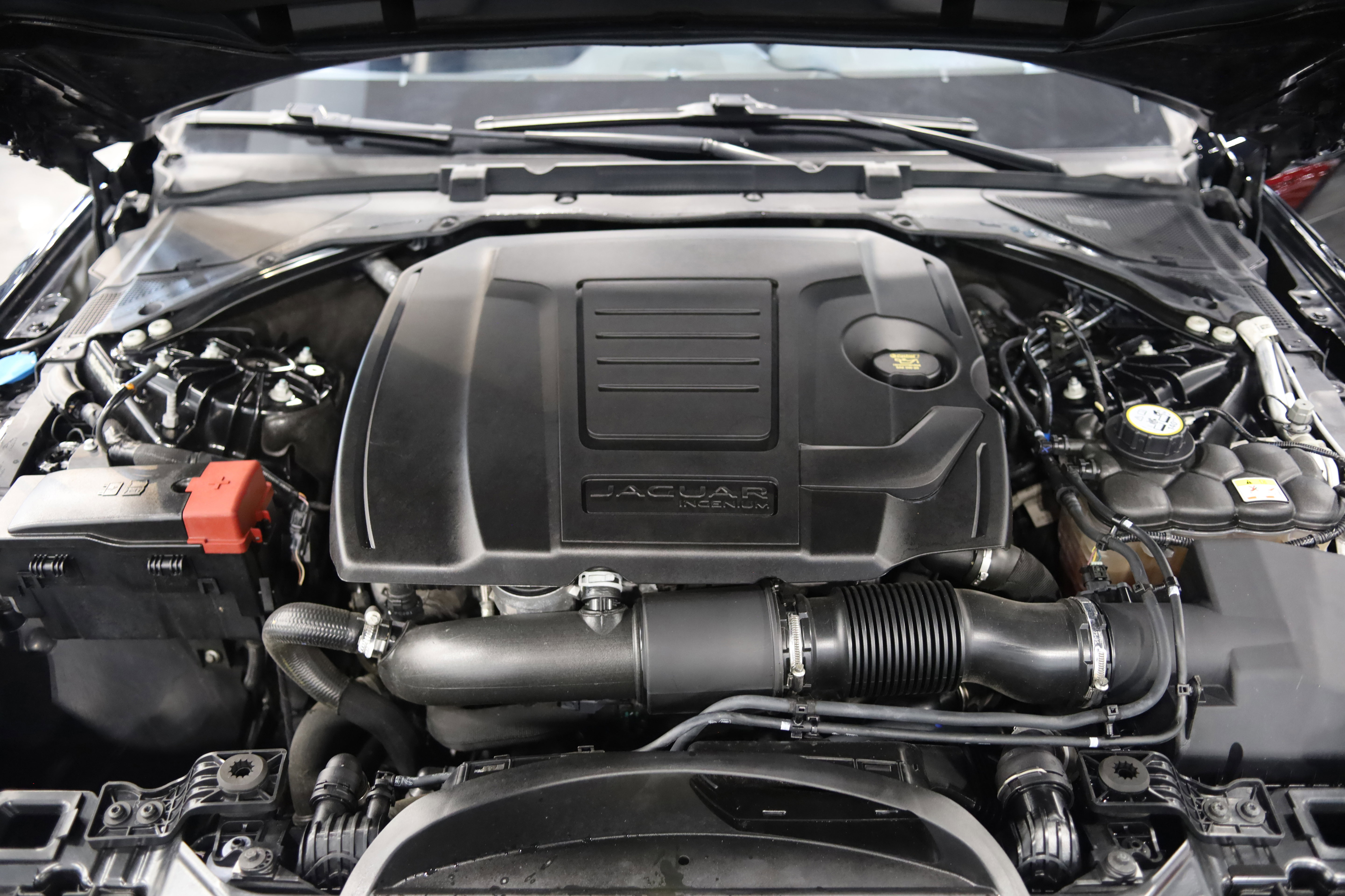 Used 2020 Jaguar XE S image 37