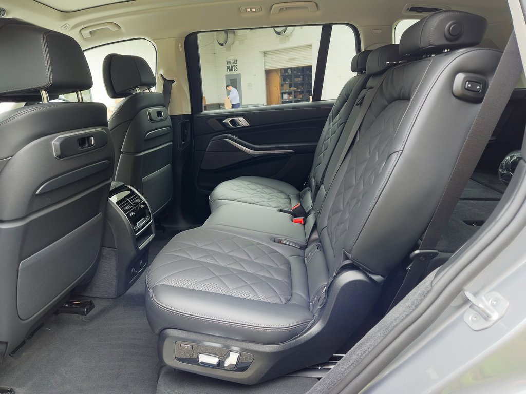 New 2026 BMW X7 xDrive40i w/ Premium Package image 18