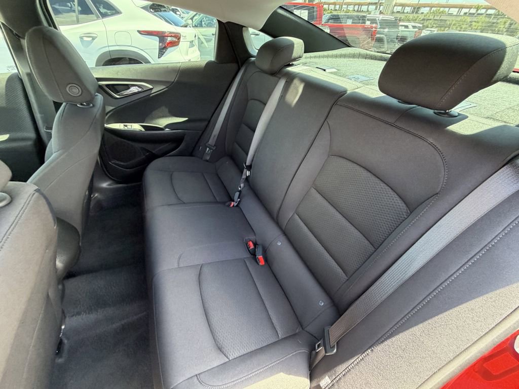 Used 2025 Chevrolet Malibu RS FWD image 17