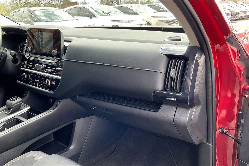 Used 2022 Nissan Pathfinder SV AWD/4WD image 22