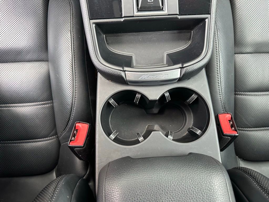 Certified 2024 Porsche Macan AWD/4WD image 28