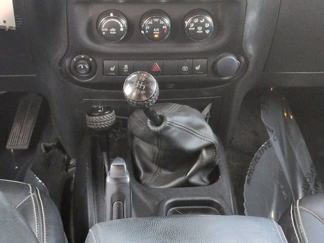 Used 2016 Jeep Wrangler Unlimited Rubicon AWD/4WD image 18
