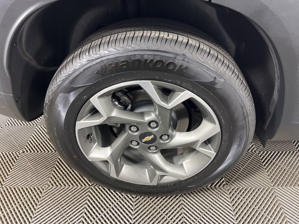 Used 2025 Chevrolet Trax LT w/ LT Convenience Package image 12
