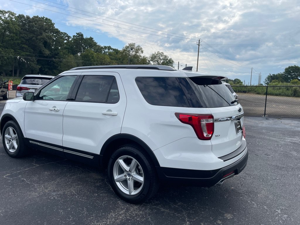 Used 2018 Ford Explorer XLT FWD image 4