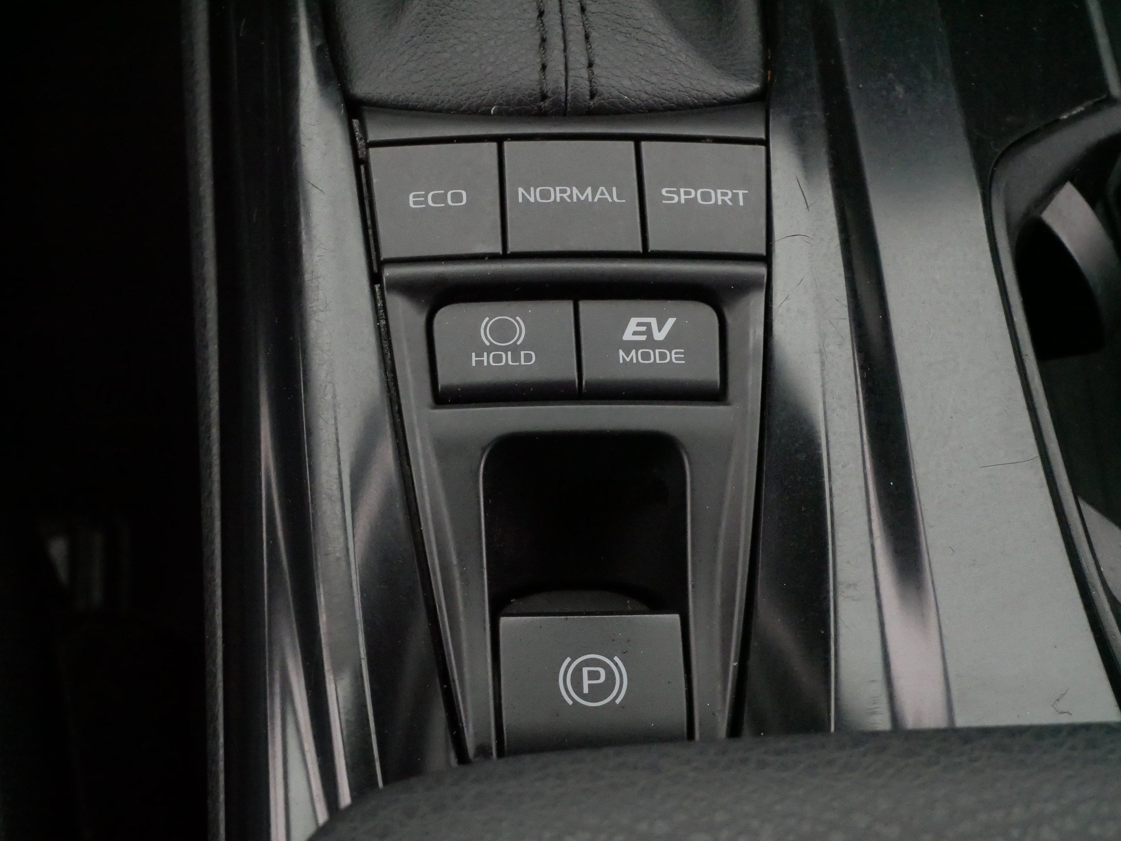 Used 2025 Toyota Camry LE FWD image 25
