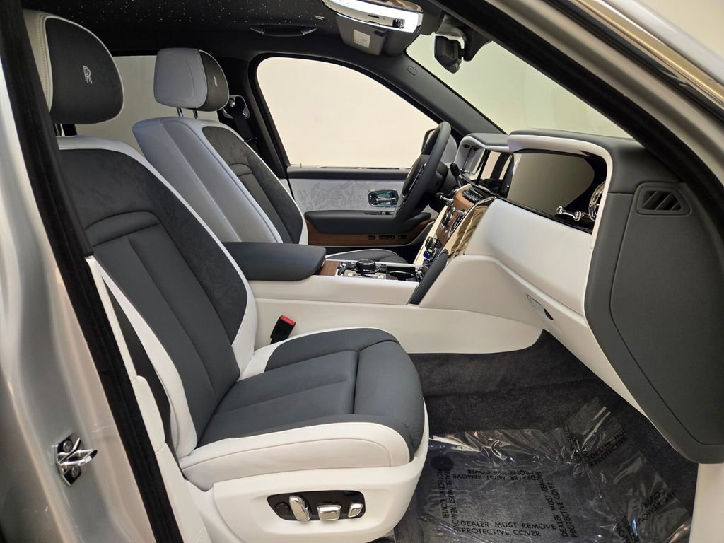 New 2026 Rolls-Royce Cullinan image 28