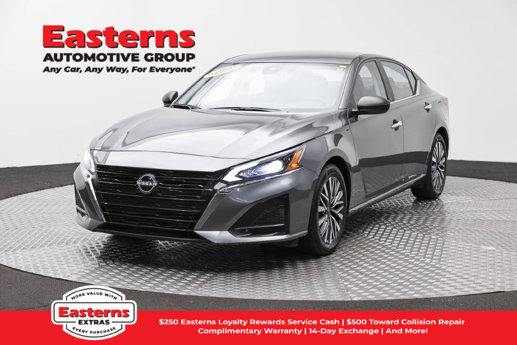 Used 2025 Nissan Altima 2.5 SV FWD image 1
