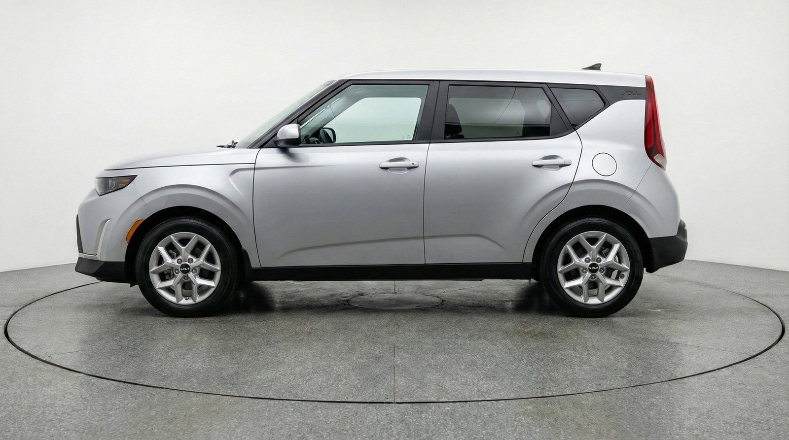 Used 2025 Kia Soul LX w/ LX Technology Package image 5