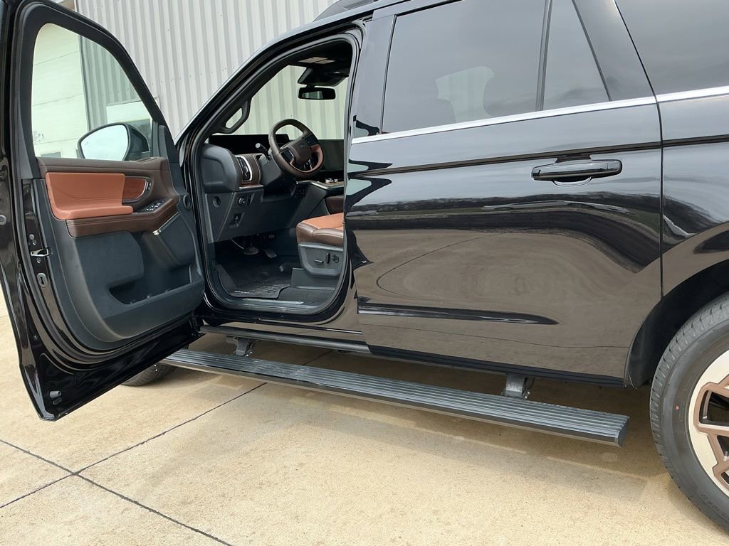 Used 2025 Ford Expedition Max King Ranch AWD/4WD image 9