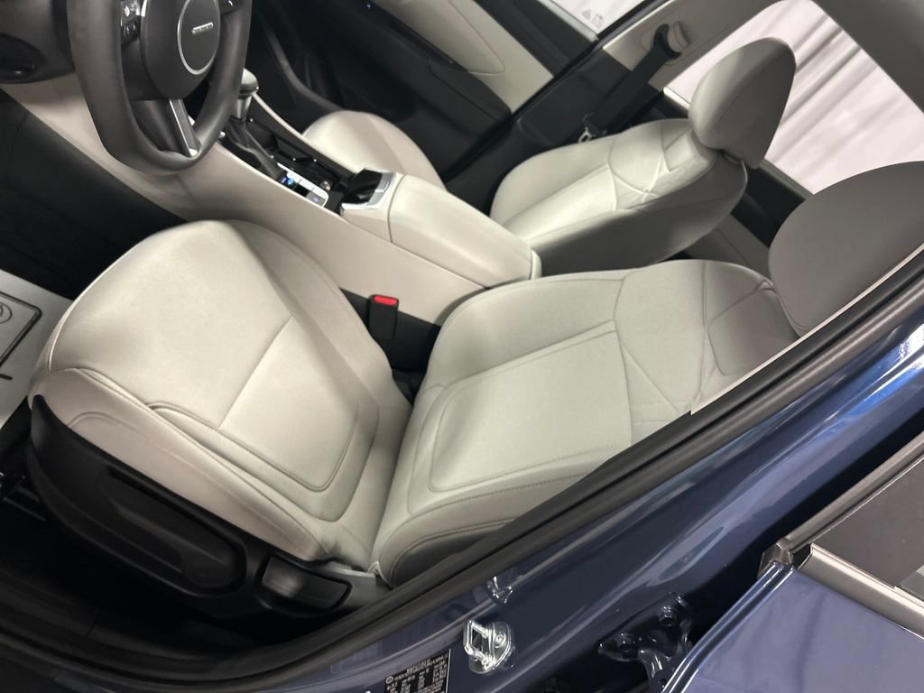 Used 2025 Hyundai Tucson SE AWD/4WD image 10