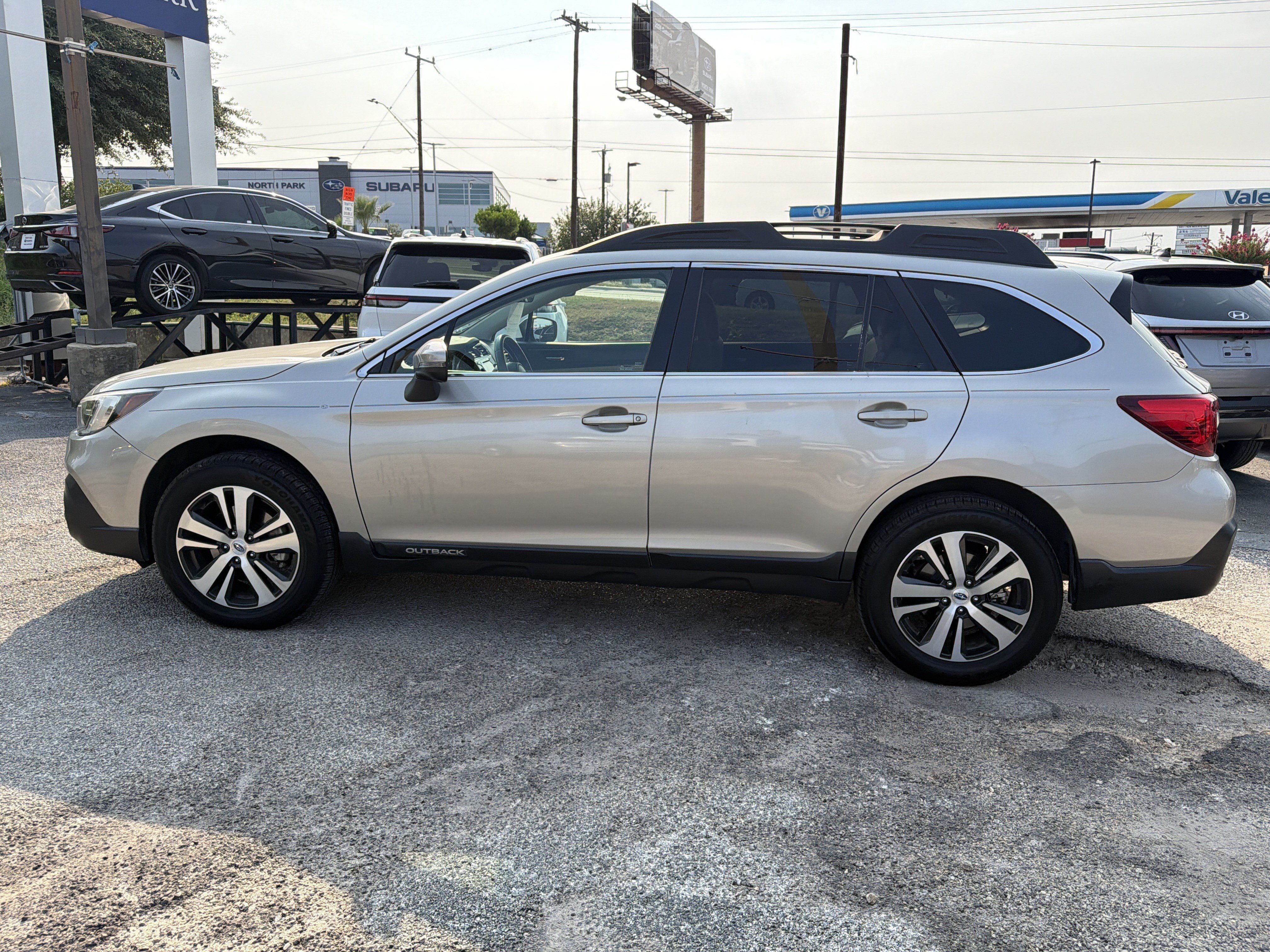 Used 2019 Subaru Outback 2.5i Limited AWD/4WD image 6