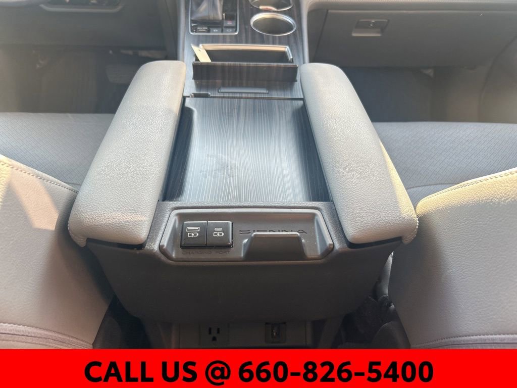 Used 2022 Toyota Sienna Limited image 8