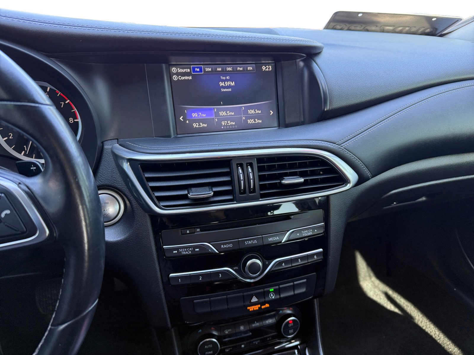 Used 2017 INFINITI QX30 image 12