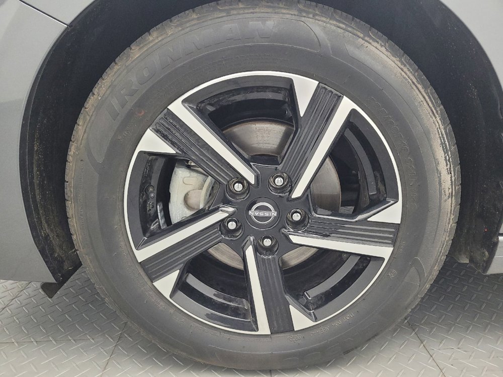 Used 2025 Nissan Sentra SV FWD image 31