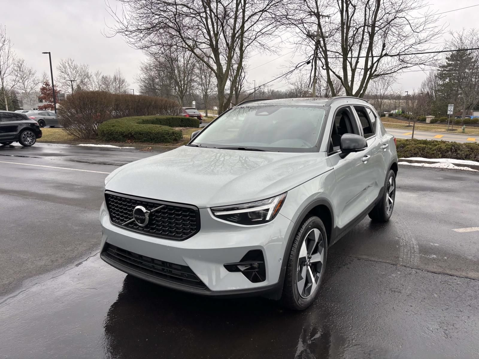 New 2026 Volvo XC40 B5 Plus w/ Protection Package Premier AWD/4WD image 3