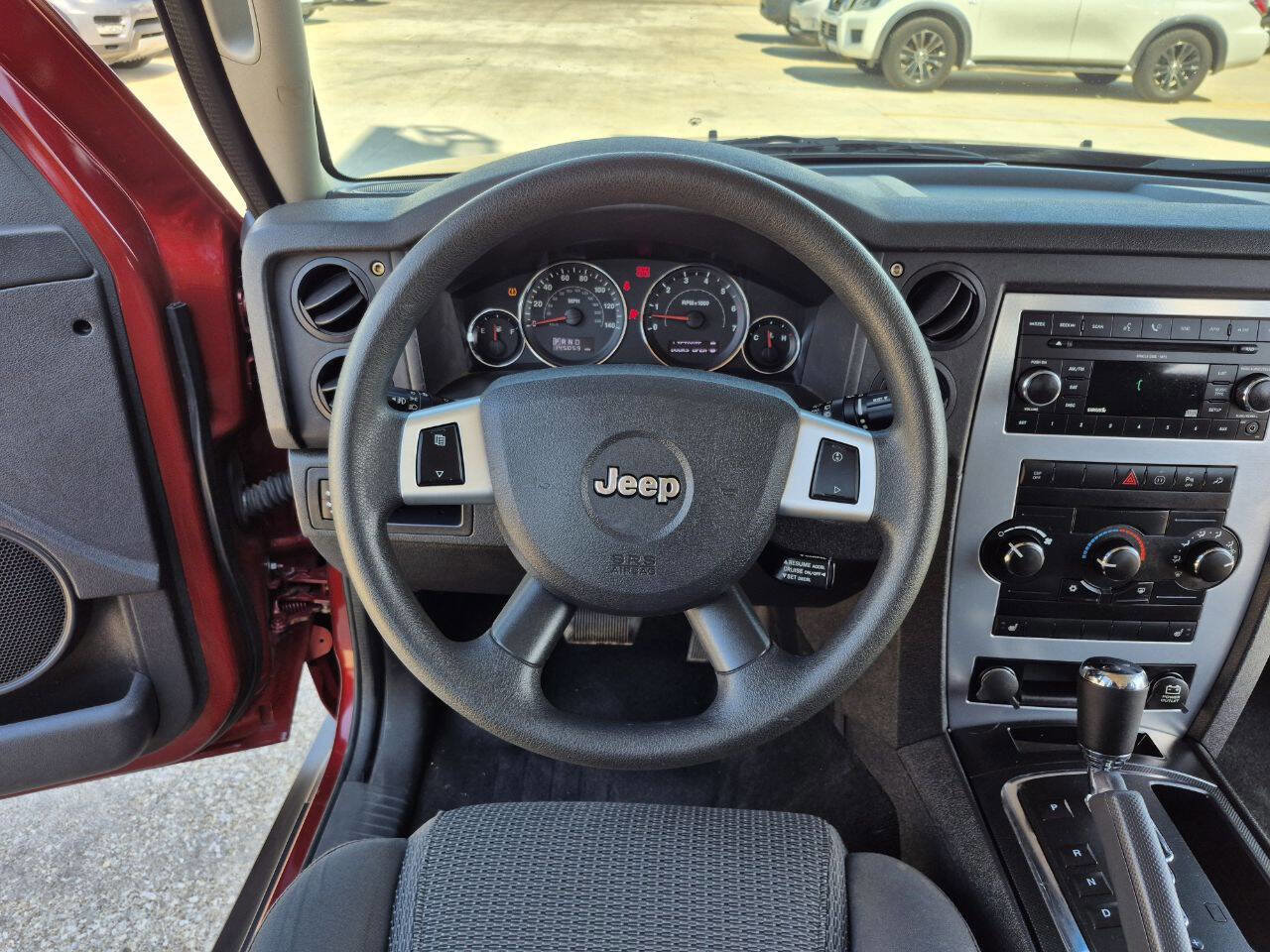 Used 2008 Jeep Commander Sport image 23