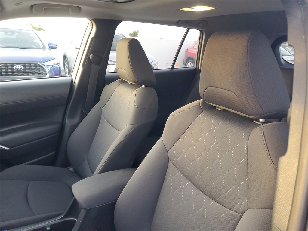 Certified 2023 Toyota Corolla Cross LE image 17