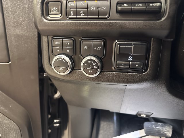 Used 2021 GMC Yukon XL AT4 w/ AT4 Premium Plus Package AWD/4WD image 19