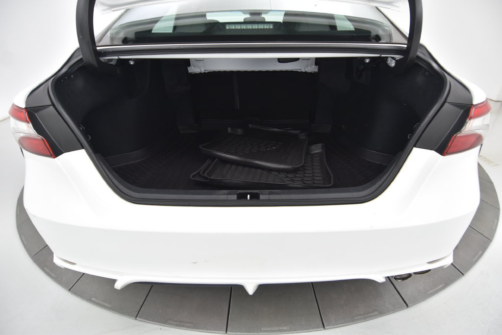 Used 2018 Toyota Camry SE FWD image 33