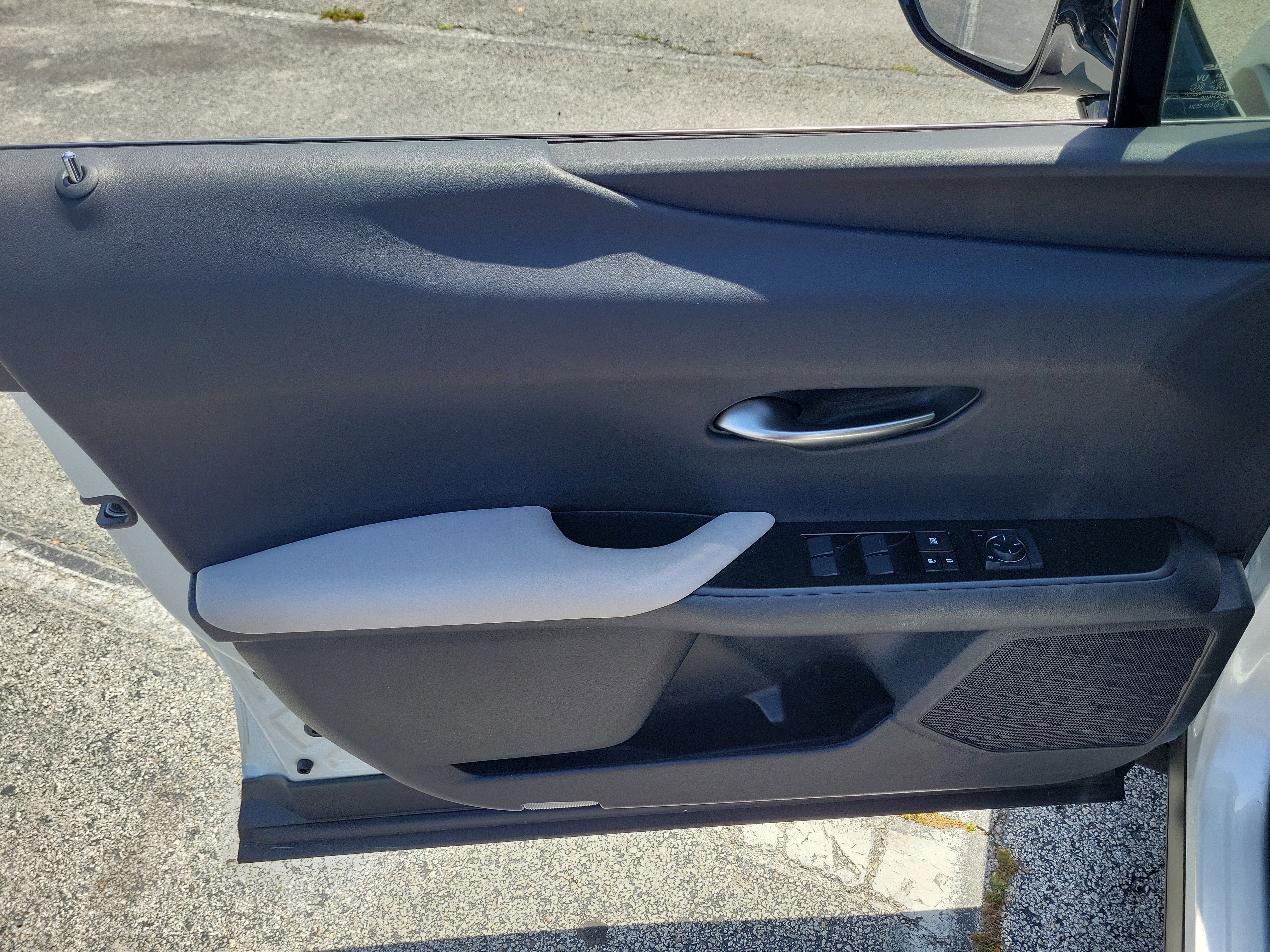 Used 2020 Lexus UX 200 w/ Premium Package FWD image 10