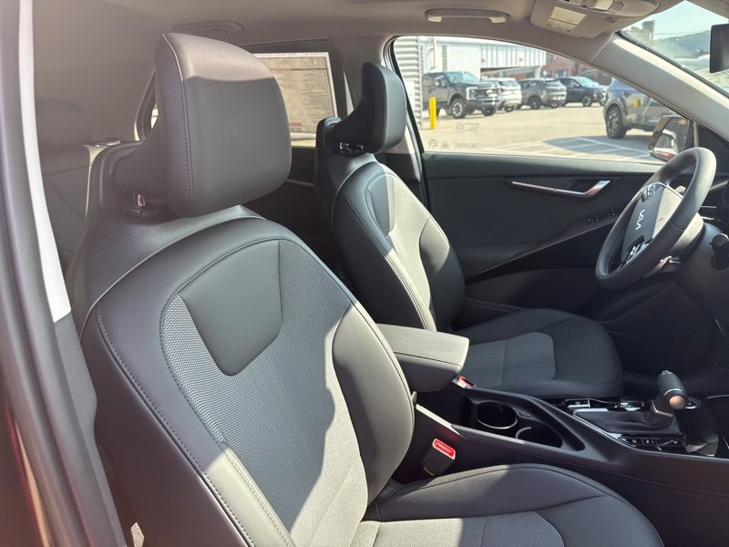 New 2025 Kia Niro EX Touring image 14