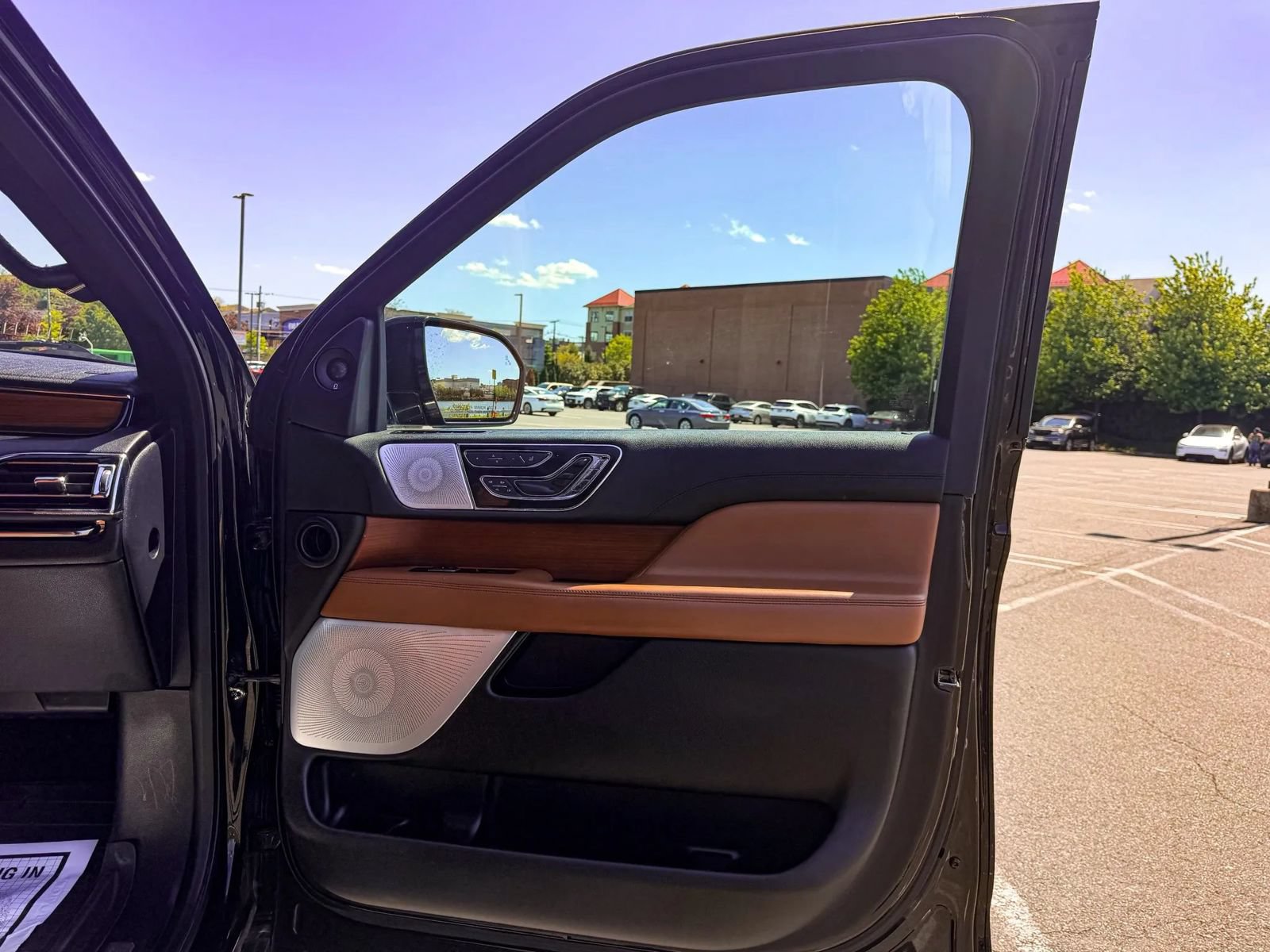 Used 2019 Lincoln Navigator L Reserve w/ Cargo Package AWD/4WD image 11