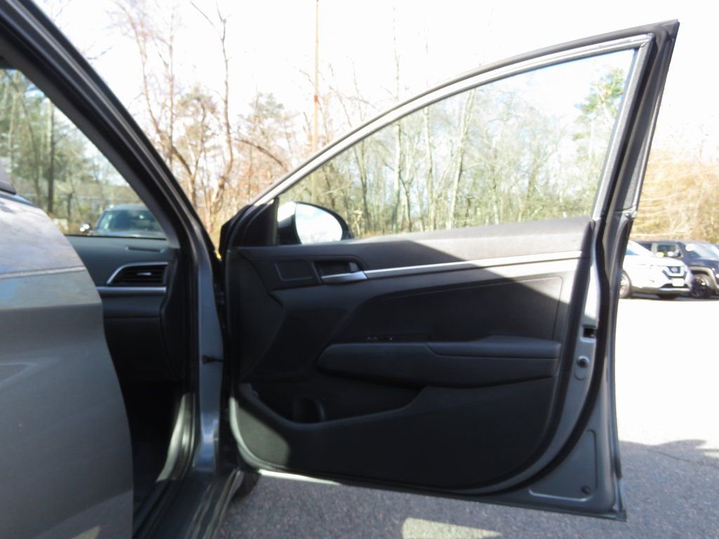 Used 2019 Hyundai Elantra SE w/ Cargo Package image 13