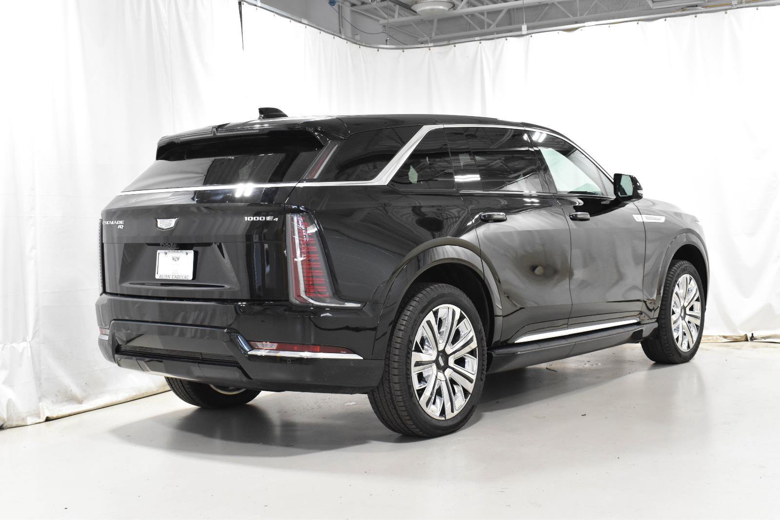 New 2025 Cadillac Escalade IQ Luxury 1 w/ LPO, Radiant Package image 18