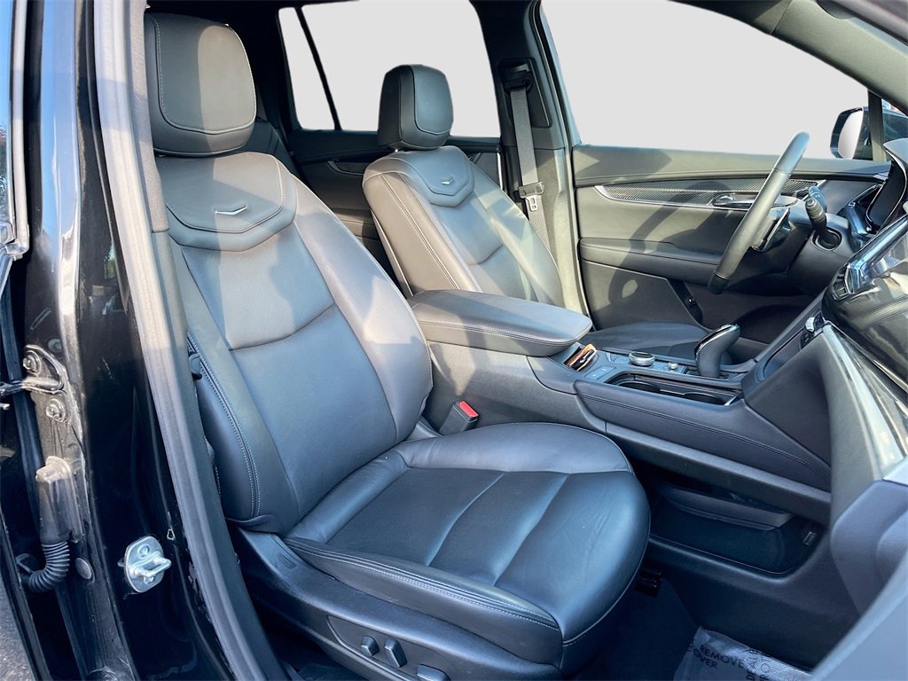 Used 2025 Cadillac XT6 Sport image 31