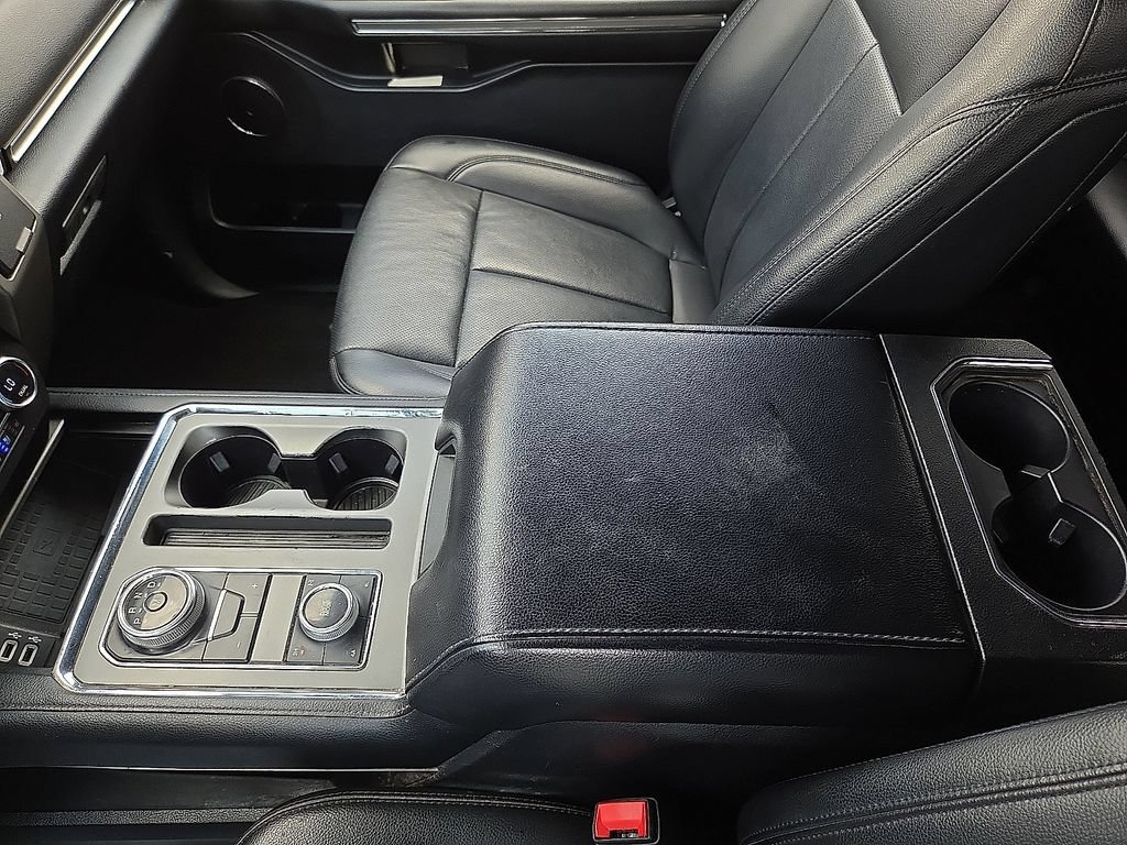 Used 2019 Ford Expedition XLT w/ Equipment Group 202A AWD/4WD image 20