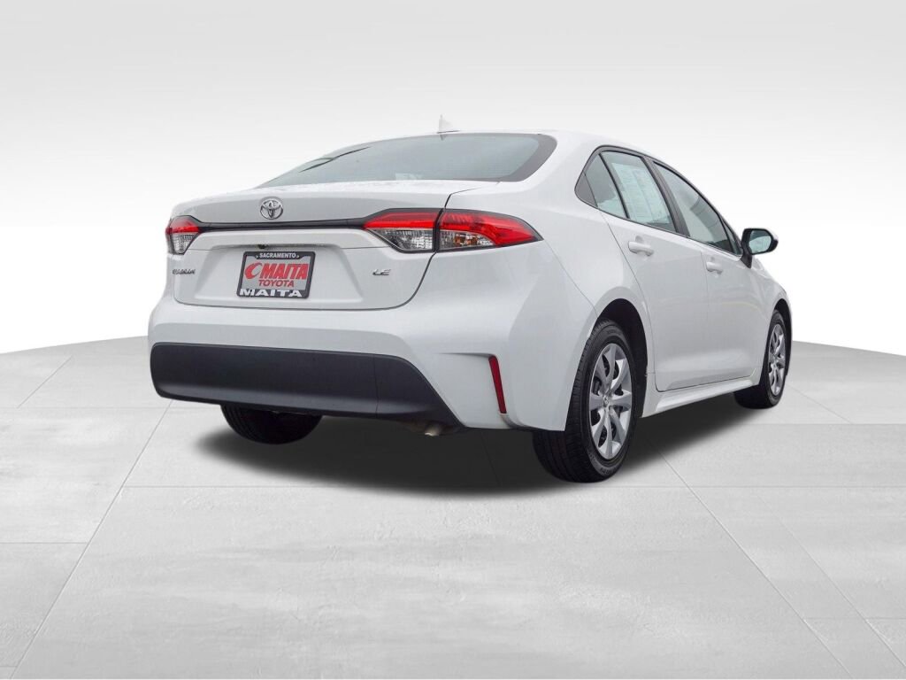 Used 2023 Toyota Corolla LE image 3