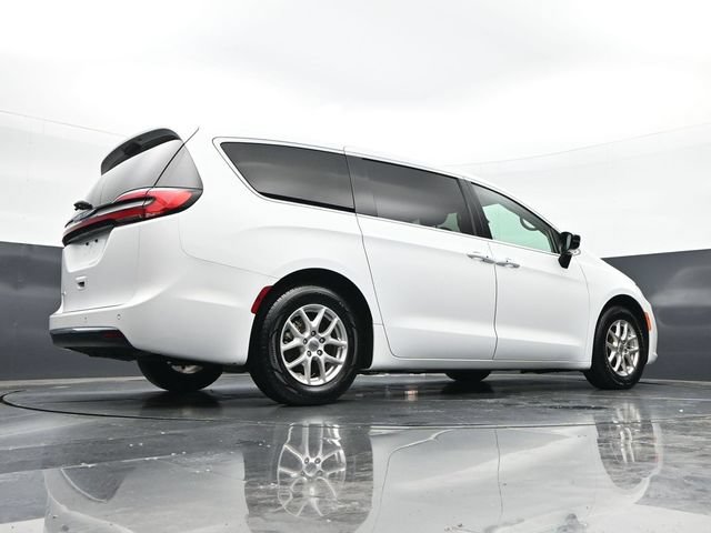 Used 2024 Chrysler Pacifica Touring-L FWD image 41