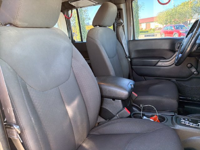 Used 2018 Jeep Wrangler Unlimited Sport w/ Connectivity Group AWD/4WD image 24