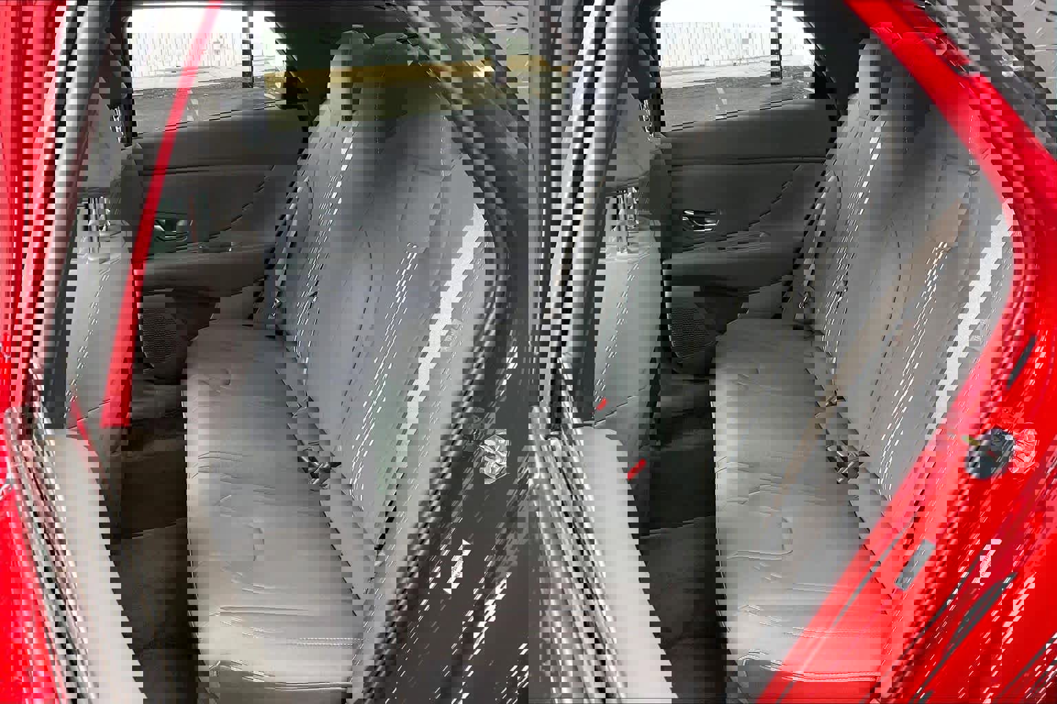 Certified 2025 Hyundai Elantra Sport image 21