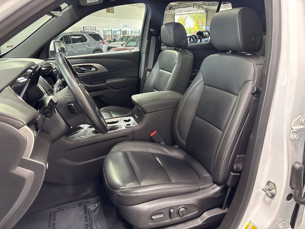 Used 2023 Chevrolet Traverse LT w/ LT Premium Package AWD/4WD image 10