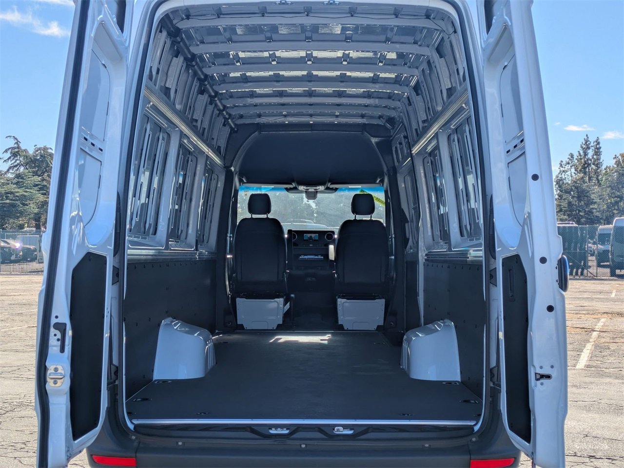 Used 2024 Mercedes-Benz Sprinter 3500 image 10