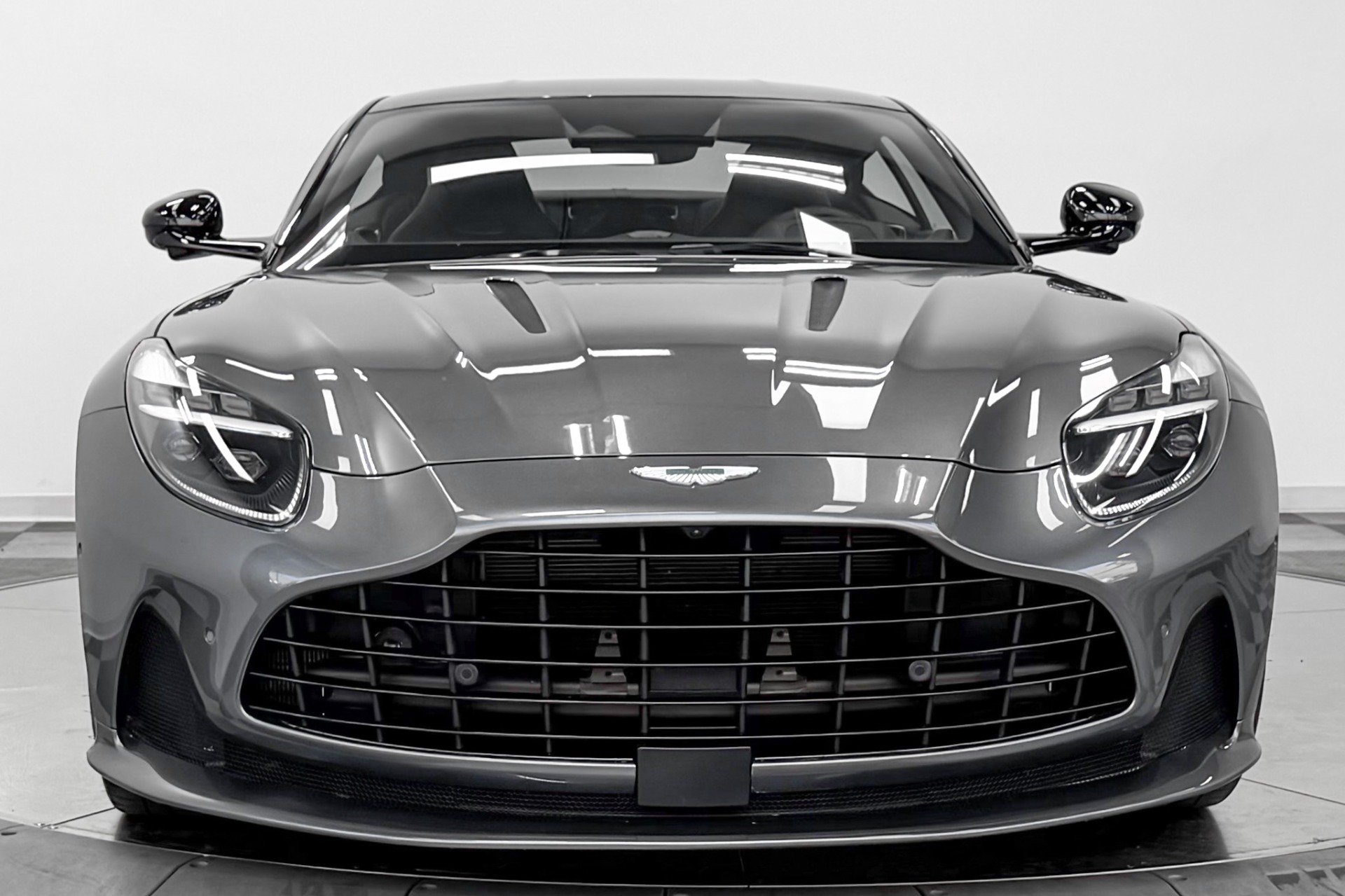 Used 2024 Aston Martin DB12 Coupe RWD image 4
