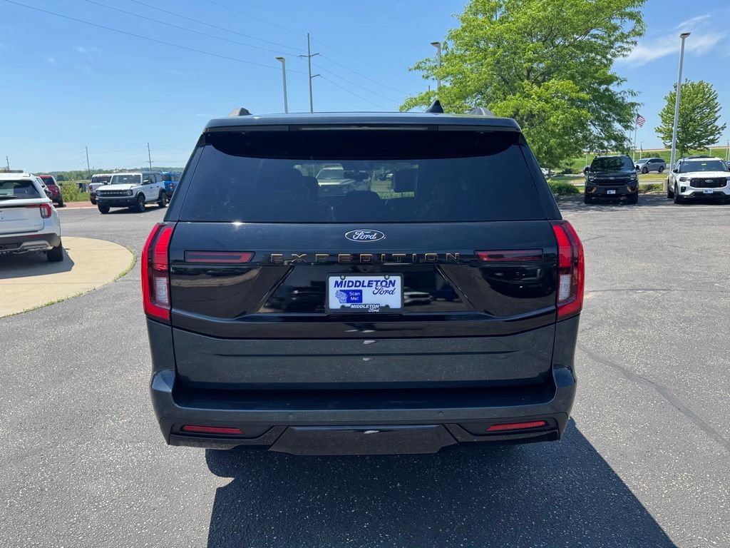 Used 2025 Ford Expedition Tremor AWD/4WD image 4